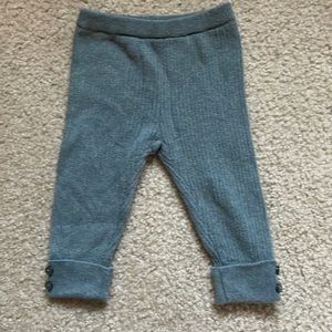 Zara size 3-6 month green leggings with button embellishment on bottom
